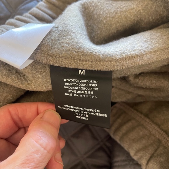 AUTHENTIC Fear of God ESSENTIALS Crest Essential Sweatpants Sz M - SOLD OUT - - Picture 12 of 13